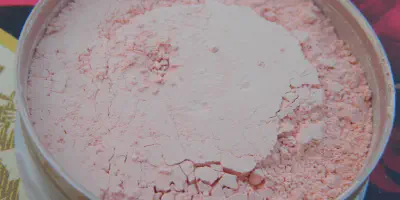 /img/33935-pros-cons-lakme-rose-powder.webp