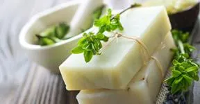 33942 applying whitening soap