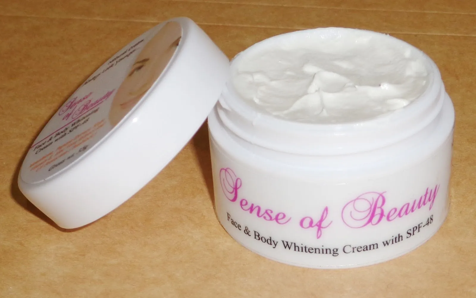 33952 whitening cream sa main