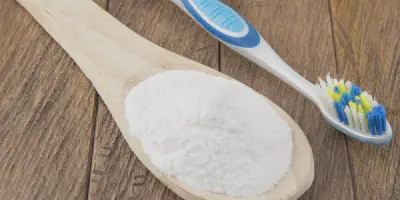 /img/34125-baking-soda-teeth-whitening-7.webp